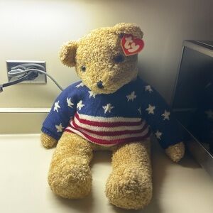 Adorable Large Ty “CURLY” Bear 🐻 with Blue, White & Red Patriotic Flag🇺🇸 Sweater